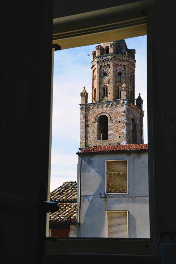 Palazzo signorile di oltre 520 mq fronte Cattedrale ad Atri Città darte Esterno foto
